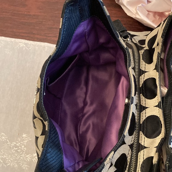 COACH HANDBAG with drawstring bag protector, three compartmentments. - Picture 6 of 11